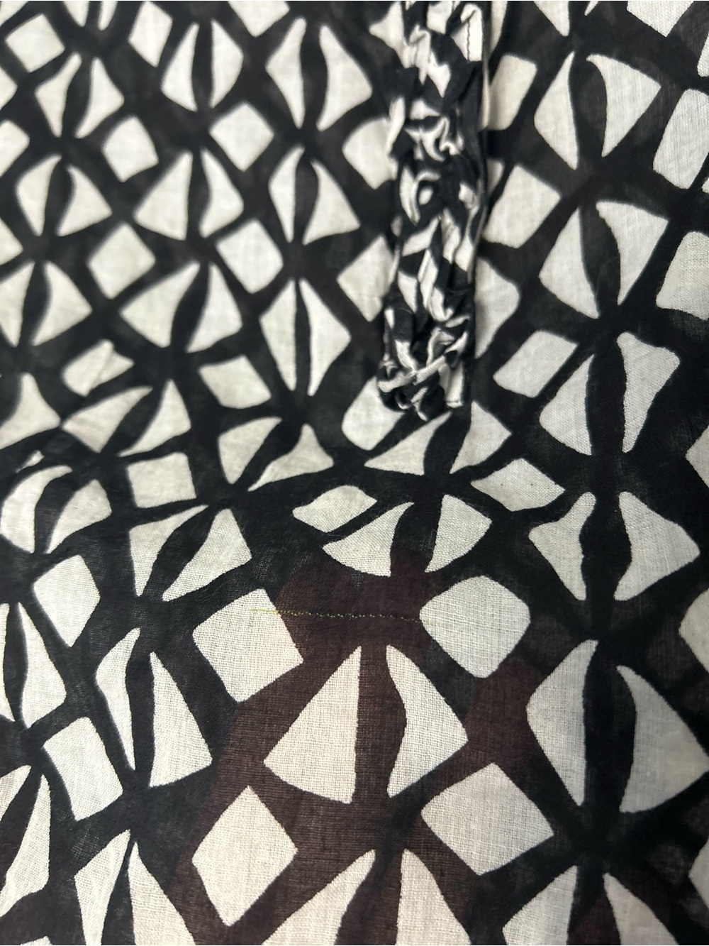 Rungolee Geometric Ruffle Blouse - Picture 4 of 12